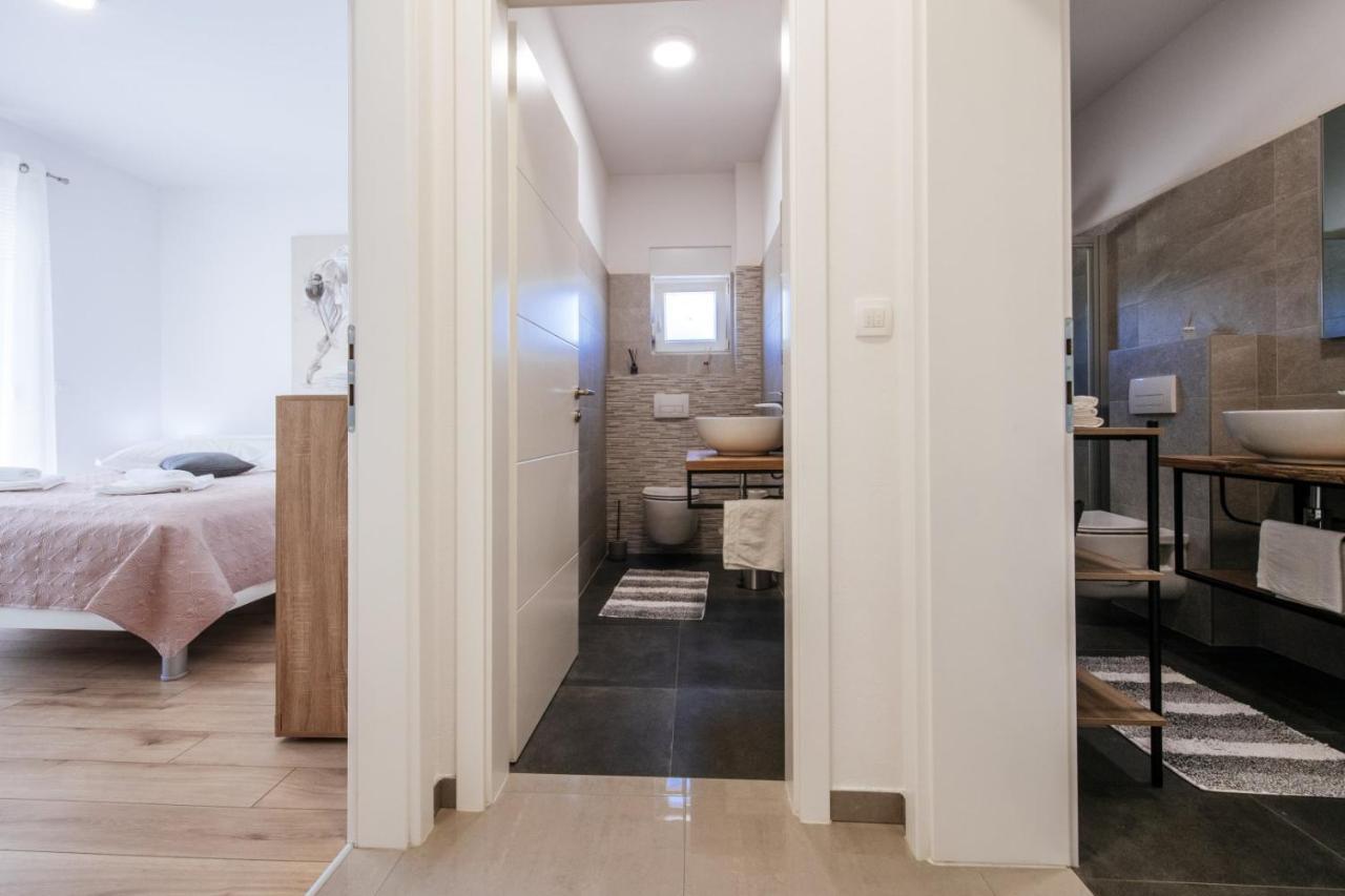 Crowonder Sun Dance Apartments With Heated Swimming Pool Seaview And Garden Sveti Filip i Jakov Bagian luar foto
