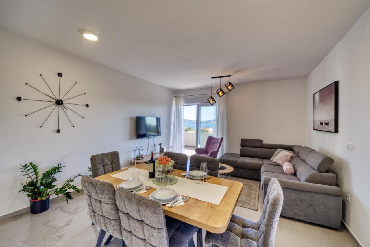 Crowonder Sun Dance Apartments With Heated Swimming Pool Seaview And Garden Sveti Filip i Jakov Bagian luar foto