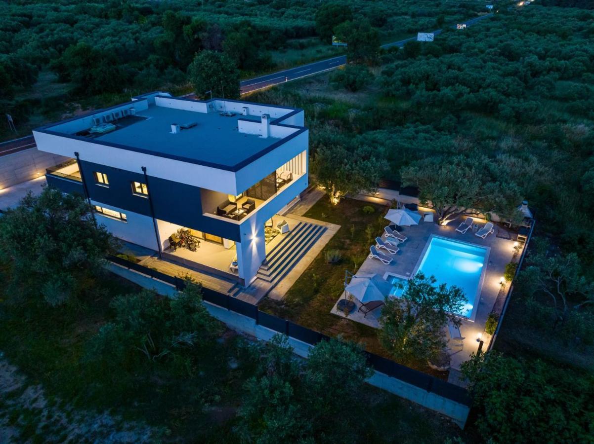 Crowonder Sun Dance Apartments With Heated Swimming Pool Seaview And Garden Sveti Filip i Jakov Bagian luar foto