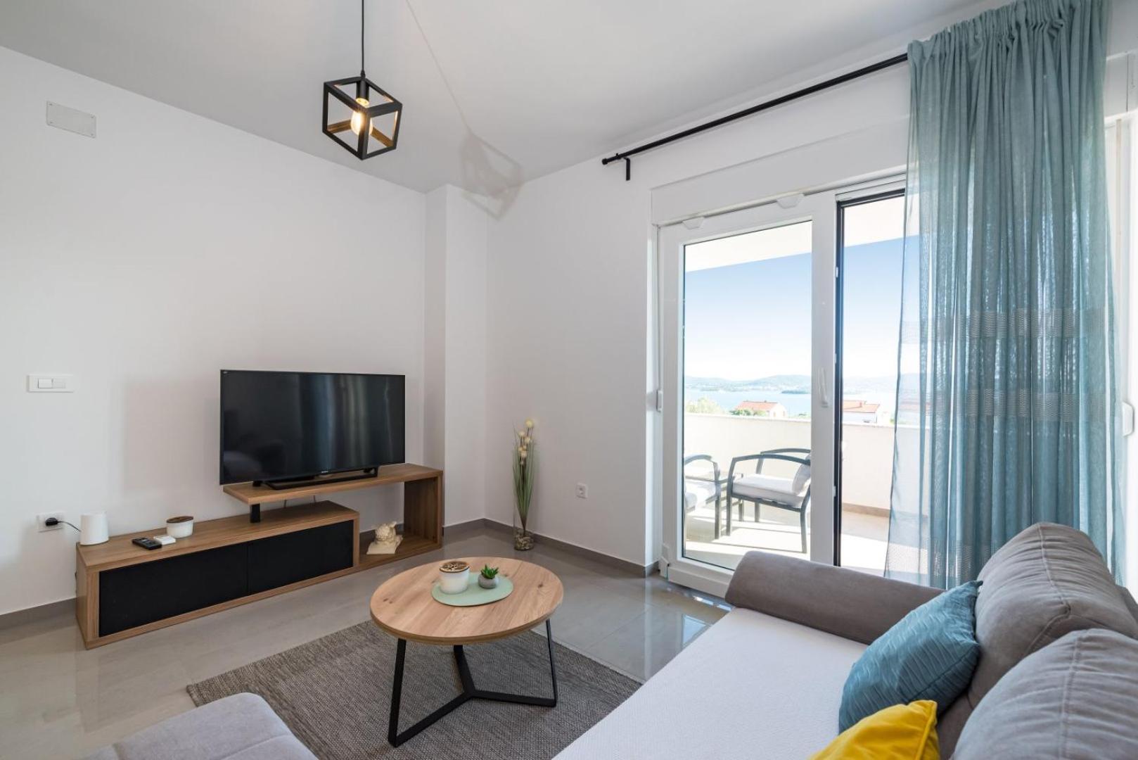Crowonder Sun Dance Apartments With Heated Swimming Pool Seaview And Garden Sveti Filip i Jakov Bagian luar foto