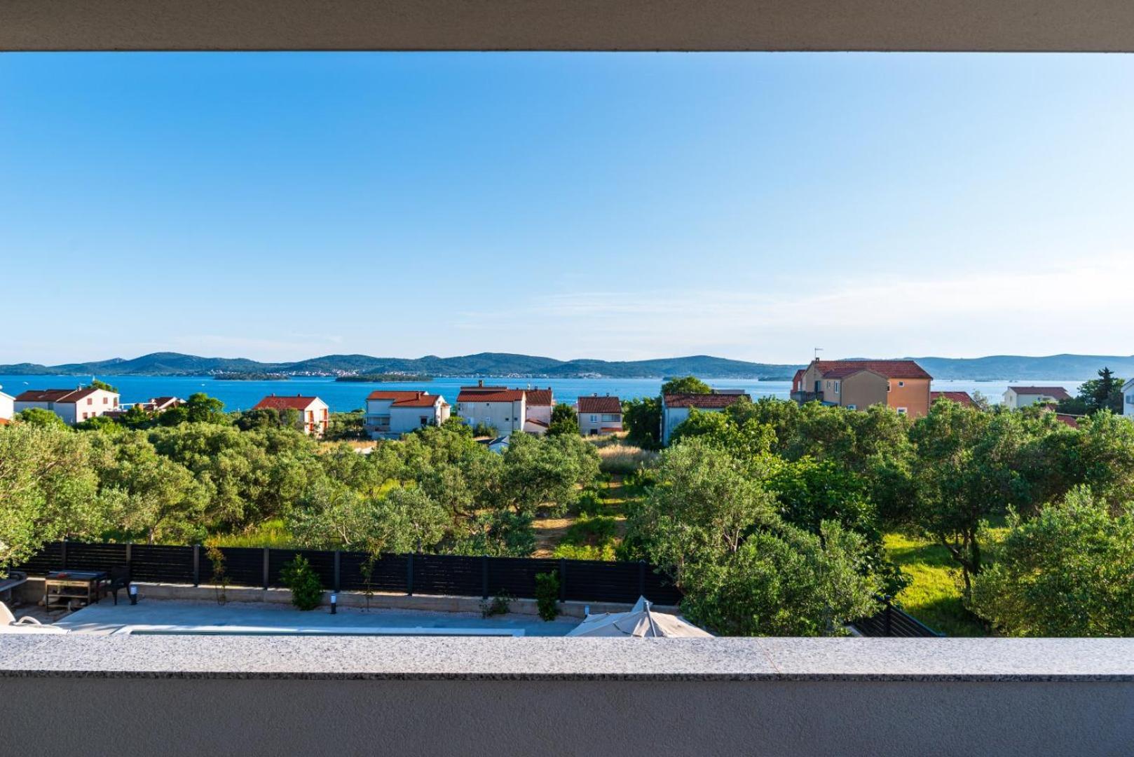 Crowonder Sun Dance Apartments With Heated Swimming Pool Seaview And Garden Sveti Filip i Jakov Bagian luar foto