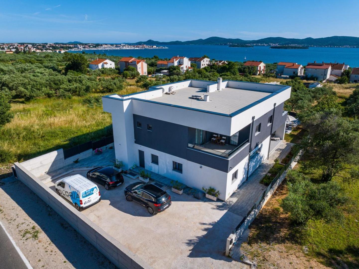 Crowonder Sun Dance Apartments With Heated Swimming Pool Seaview And Garden Sveti Filip i Jakov Bagian luar foto
