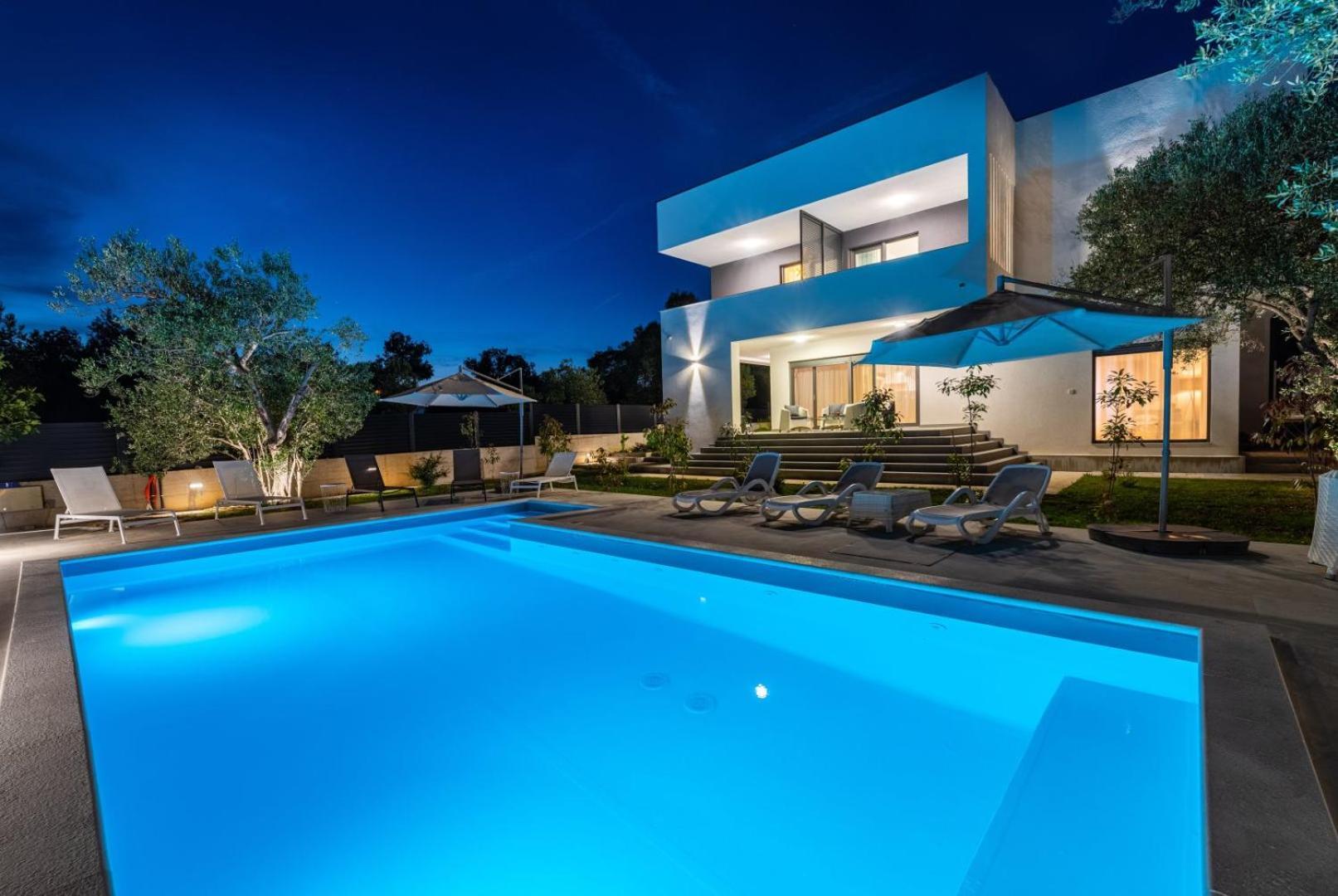 Crowonder Sun Dance Apartments With Heated Swimming Pool Seaview And Garden Sveti Filip i Jakov Bagian luar foto