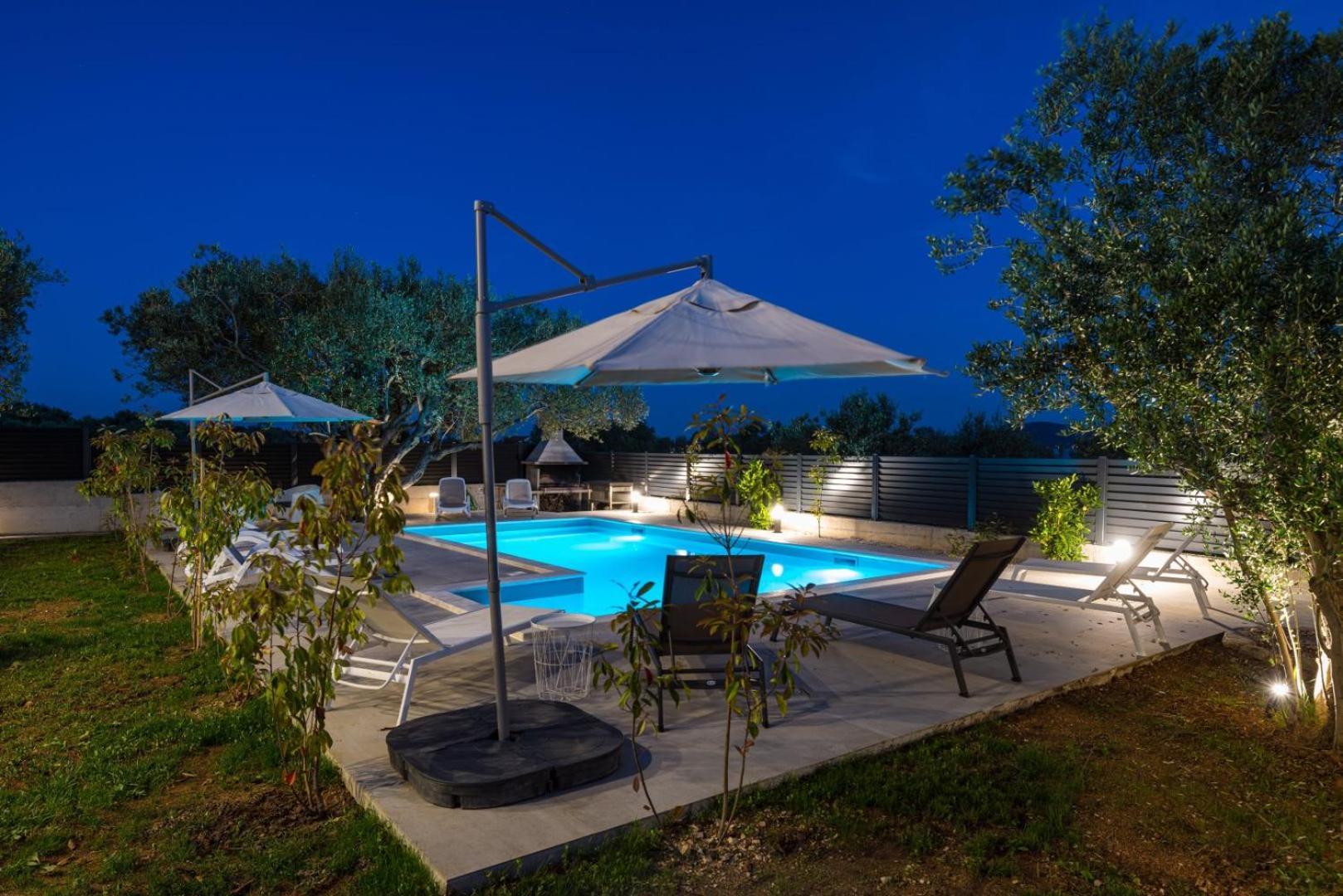 Crowonder Sun Dance Apartments With Heated Swimming Pool Seaview And Garden Sveti Filip i Jakov Bagian luar foto