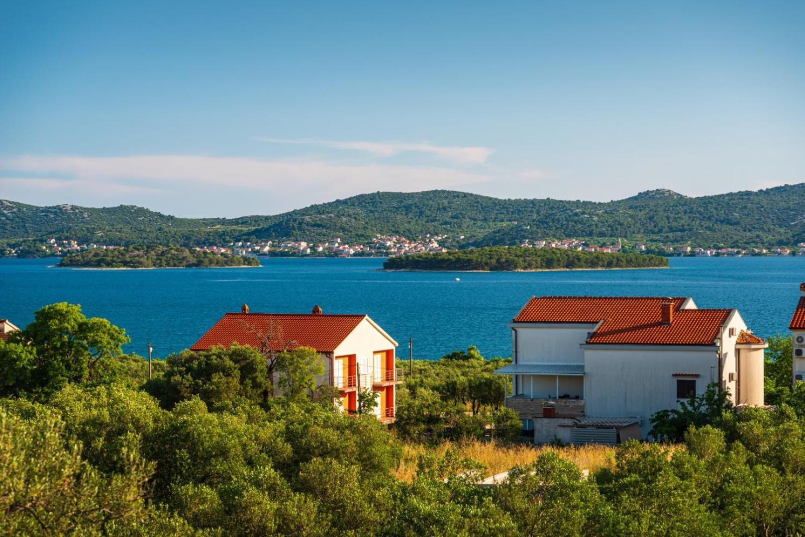 Crowonder Sun Dance Apartments With Heated Swimming Pool Seaview And Garden Sveti Filip i Jakov Bagian luar foto