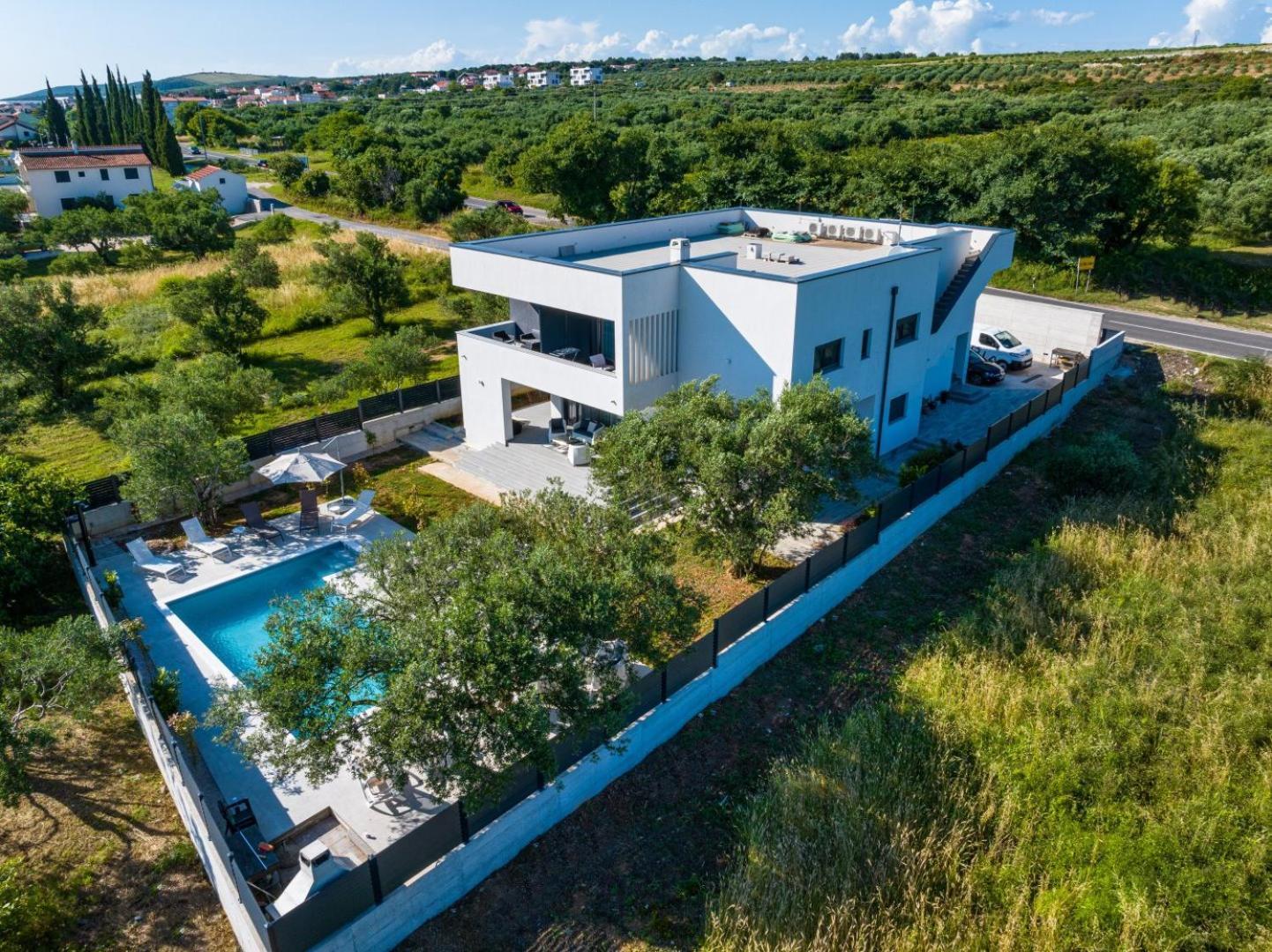 Crowonder Sun Dance Apartments With Heated Swimming Pool Seaview And Garden Sveti Filip i Jakov Bagian luar foto