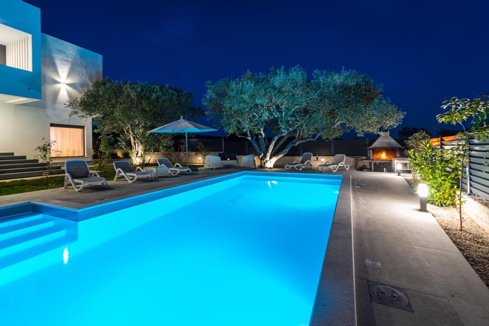 Crowonder Sun Dance Apartments With Heated Swimming Pool Seaview And Garden Sveti Filip i Jakov Bagian luar foto
