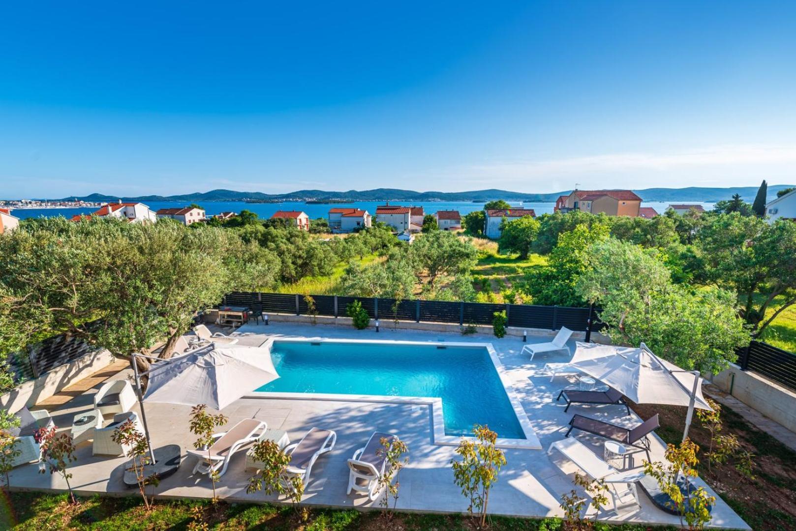 Crowonder Sun Dance Apartments With Heated Swimming Pool Seaview And Garden Sveti Filip i Jakov Bagian luar foto