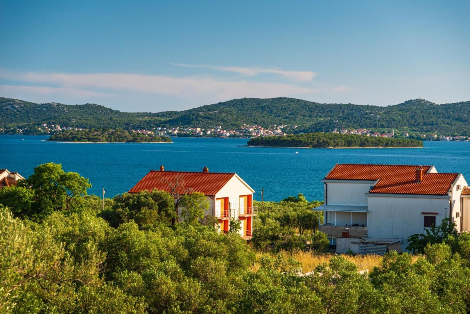 Crowonder Sun Dance Apartments With Heated Swimming Pool Seaview And Garden Sveti Filip i Jakov Bagian luar foto