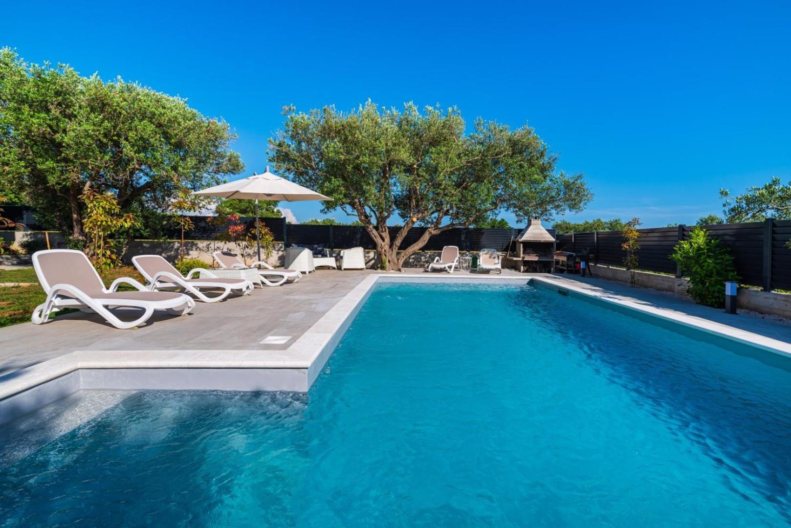 Crowonder Sun Dance Apartments With Heated Swimming Pool Seaview And Garden Sveti Filip i Jakov Bagian luar foto